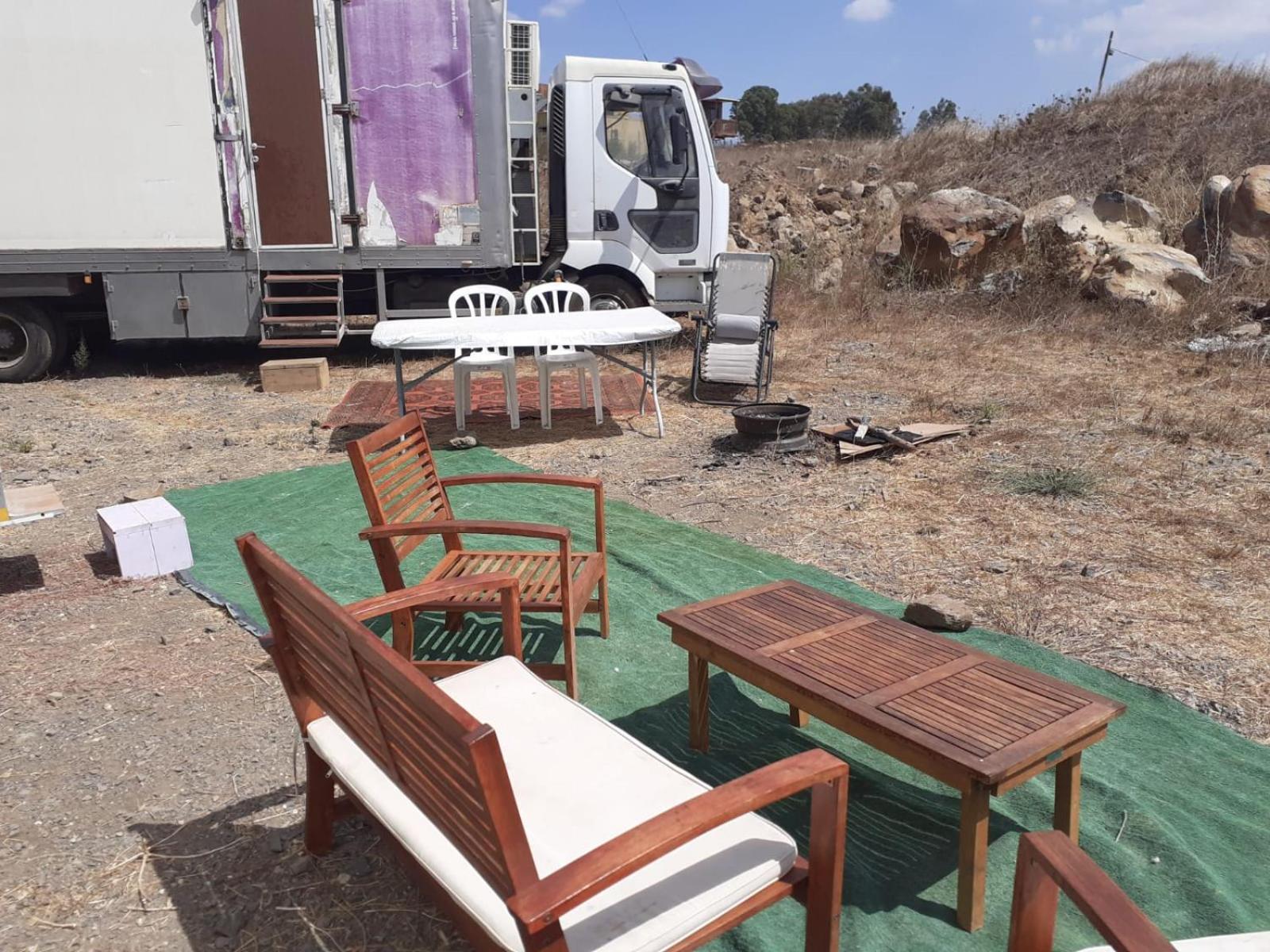 Luxury Caravan Truck In The Golan Heights Bruchim Qela' Alon Екстериор снимка